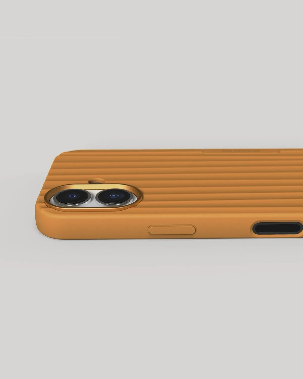 Nudient Bold Case iPhone 17 cover Amber Yellow MagSafe
