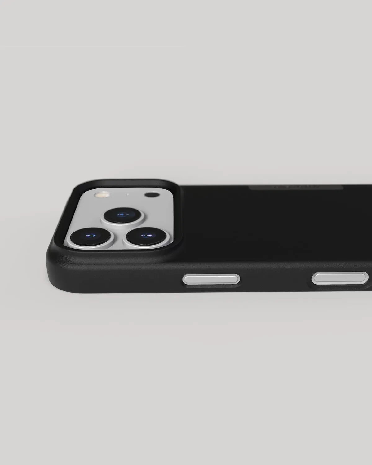 Nudient Thin Case iPhone 17 Pro cover Ink Black MagSafe sottile