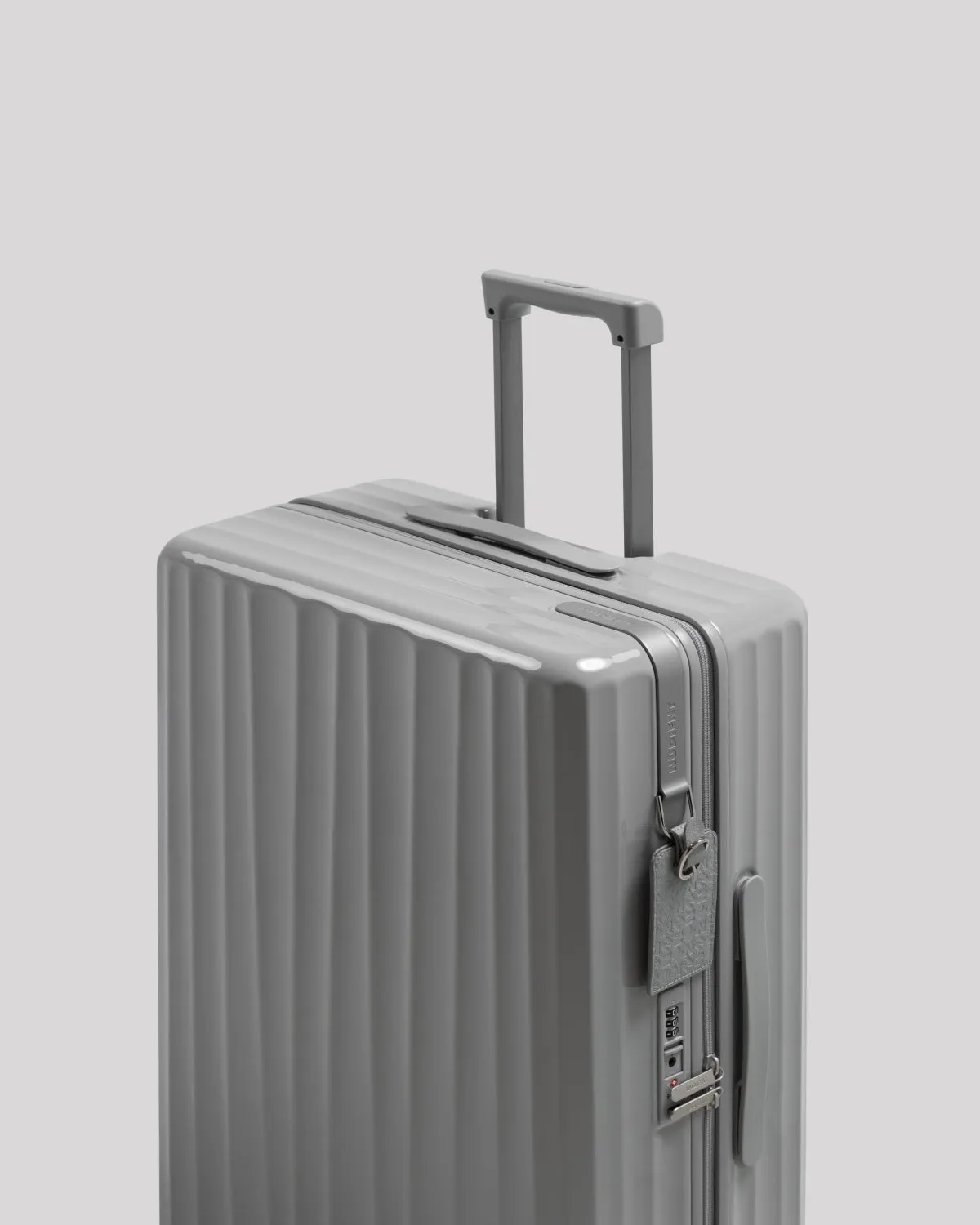 Nudient Bold Check-in M V2 trolley Urban Grey da stiva