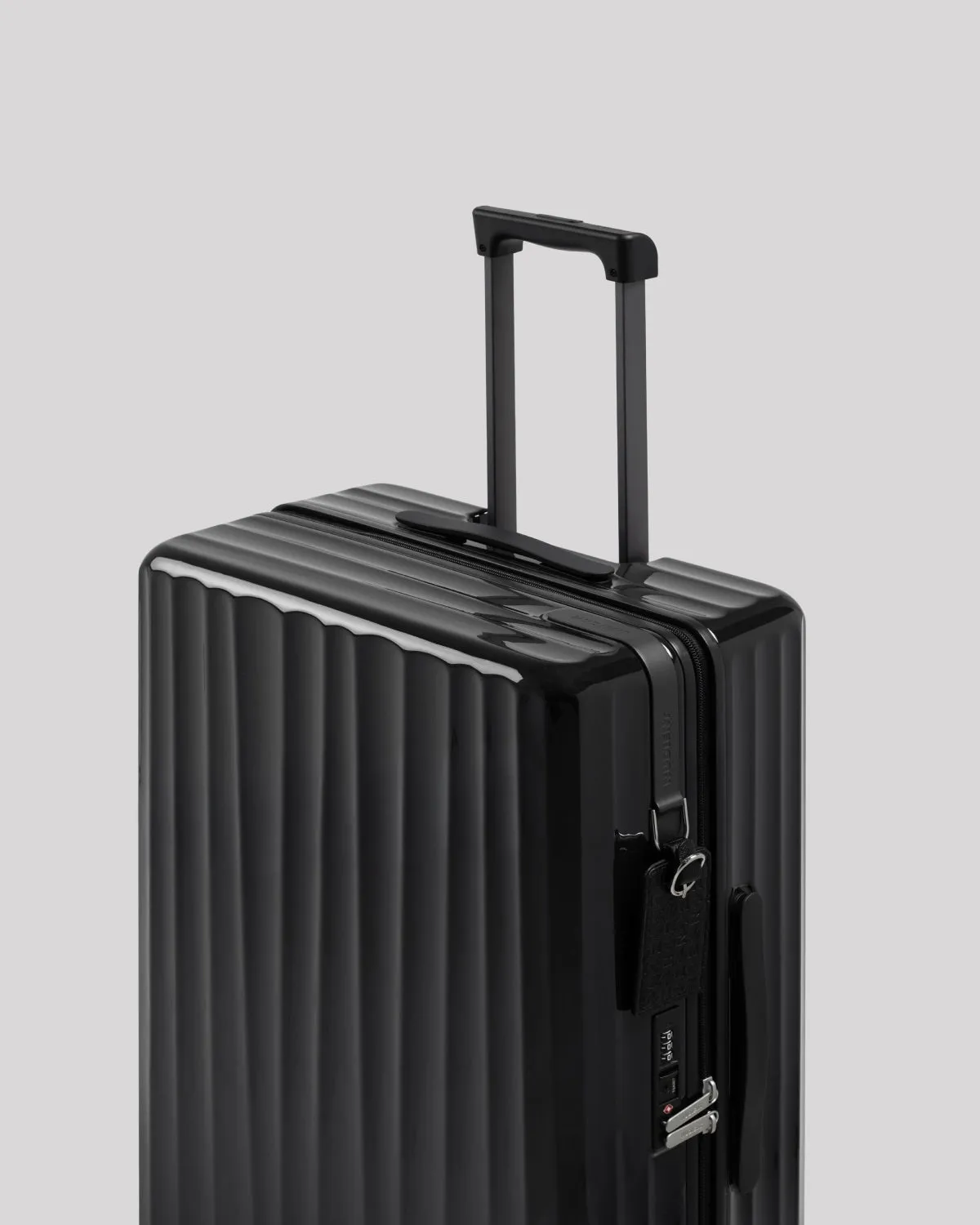 Nudient Bold Check-In M V2 trolley Charcoal Black