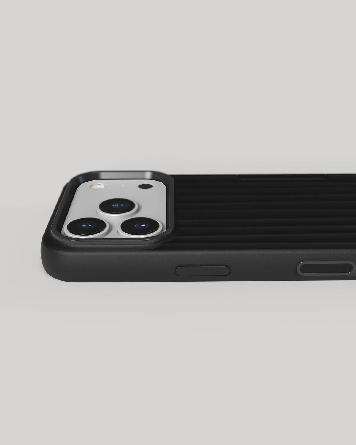 Nudient Bold Case cover iPhone 18 Pro nera MagSafe antiurto