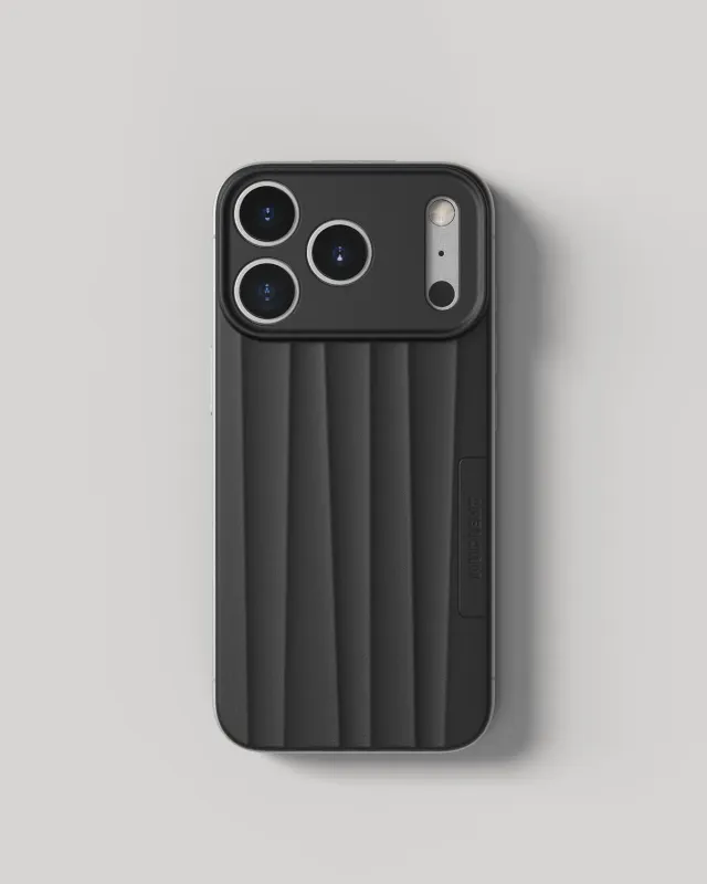 Nudient Slice Case cover iPhone 17 Pro Ink Black MagSafe ultrasottile
