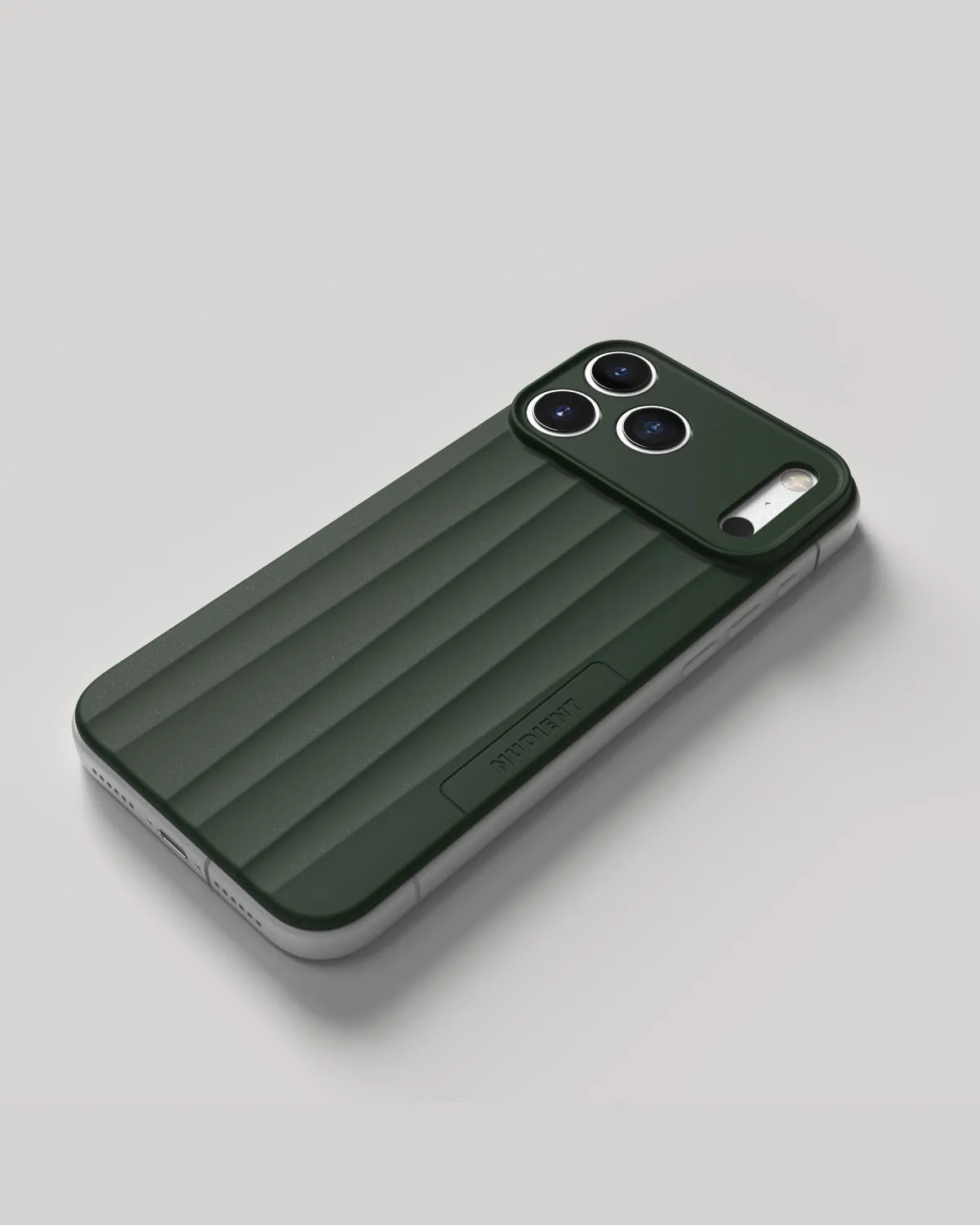 Nudient Slice iPhone 17 Pro Max custodia verde muschio MagSafe ultrasottile