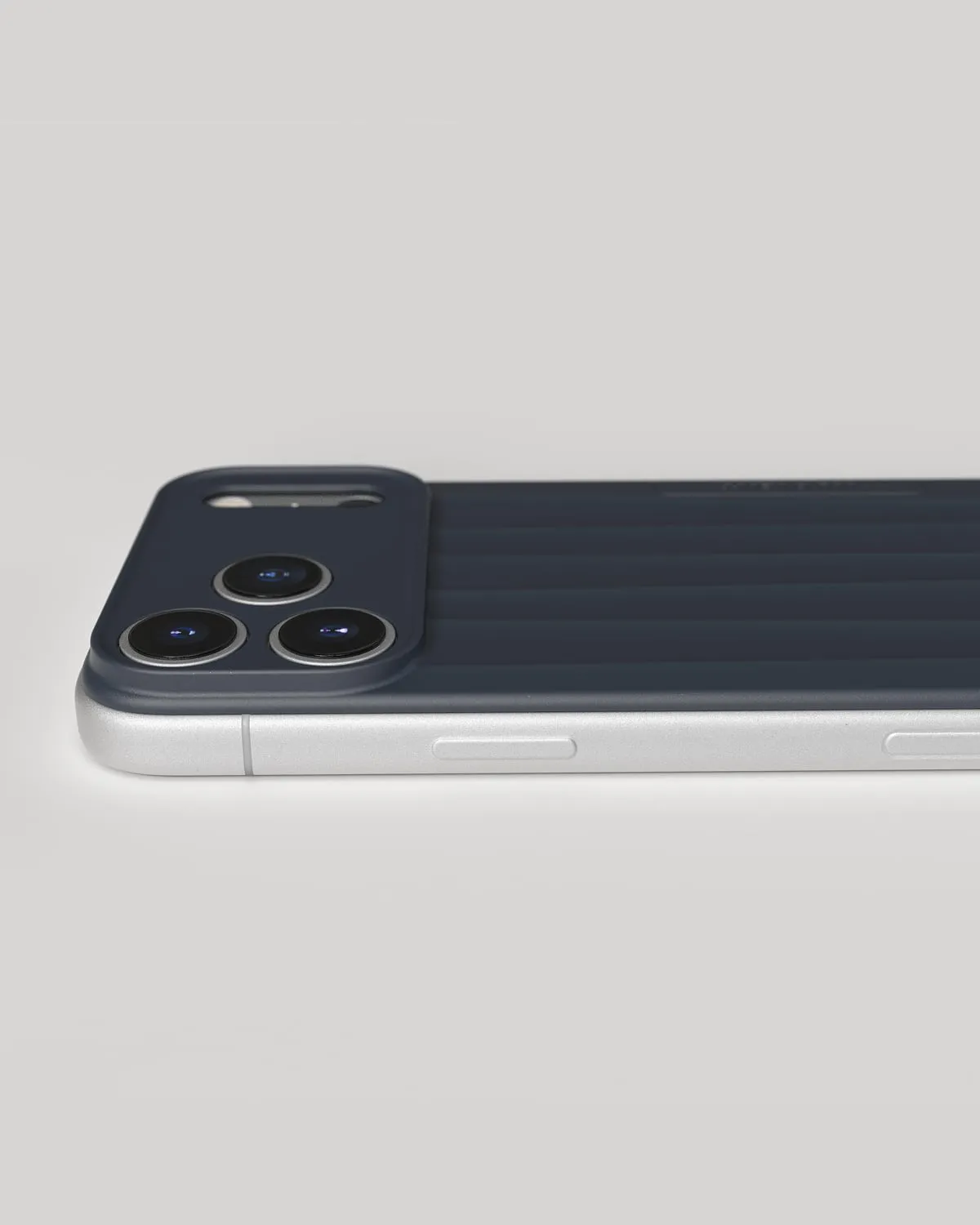 Nudient Slice Case cover iPhone 17 Pro Max blu con MagSafe