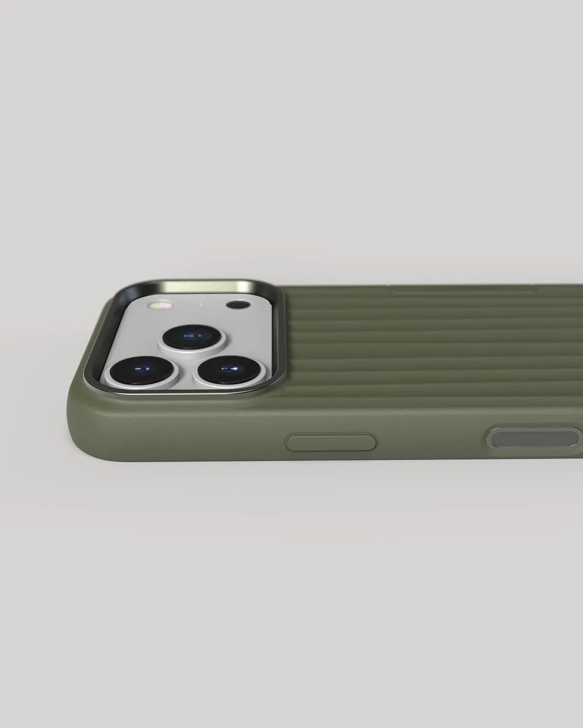 Nudient Bold Case cover iPhone 18 Pro verde oliva MagSafe antiurto