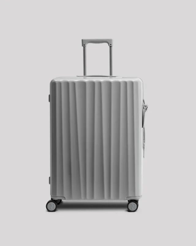 Nudient Bold Check-in M V2 trolley Urban Grey da stiva