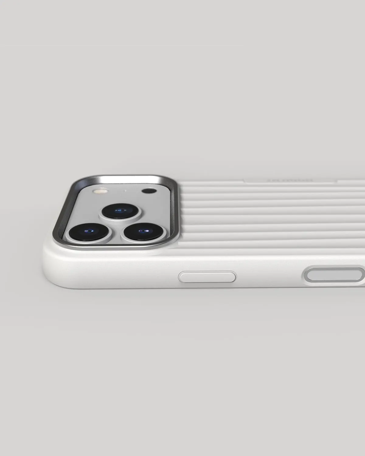 Nudient Bold Case iPhone 18 Pro cover Chalk White MagSafe antiurto