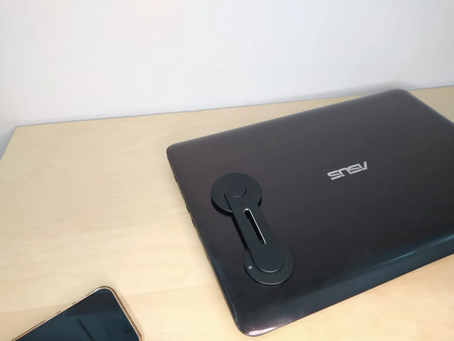 CloudValley supporto magnetico telefono laptop nero sottile