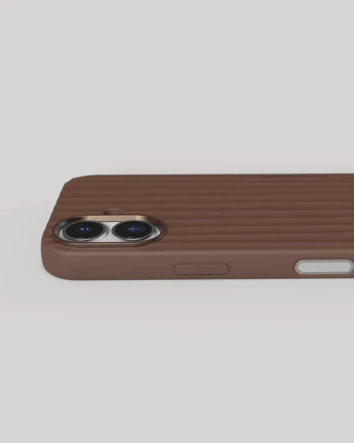 Nudient Bold Case cover iPhone 17 marrone antishock